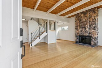241 Trinity Ave in Kensington, CA - Foto de edificio - Building Photo