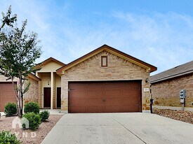 226 Kaspar Way in Canyon Lake, TX - Building Photo