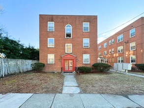 The Bentley in East Hartford, CT - Foto de edificio - Building Photo