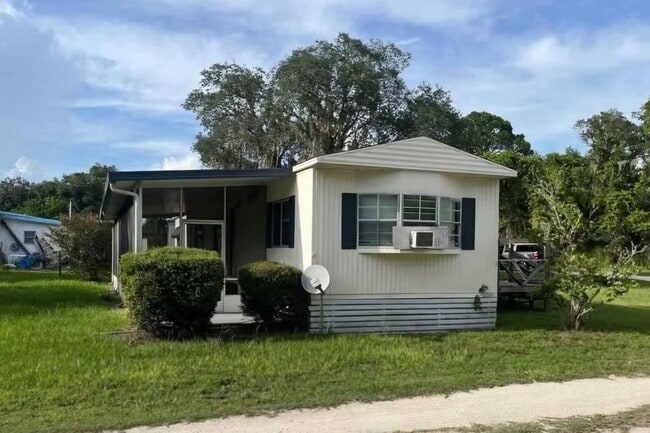 9646 St Clair Rd, Unit Room 4 in 4B4B (Private Bathroom) in Haines City, FL - Building Photo - Building Photo