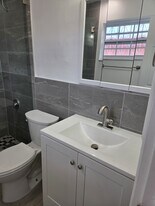 448 E 40th St, Unit Efficiency in Hialeah, FL - Building Photo