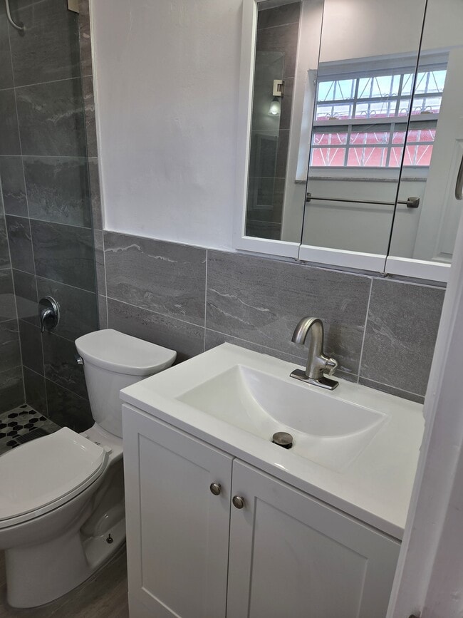 448 E 40th St, Unit Efficiency