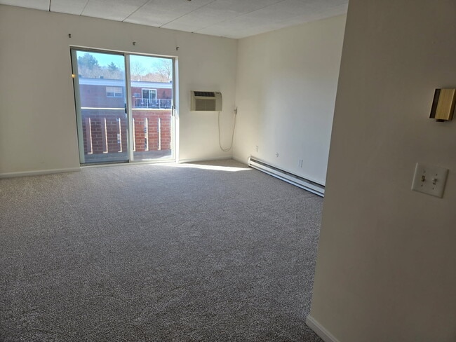 65 Webster St, Unit 307 in Weymouth, MA - Building Photo - Building Photo