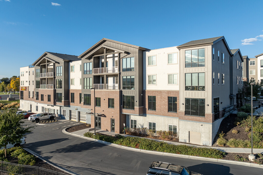 Gardner Station in West Jordan, UT - Foto de edificio