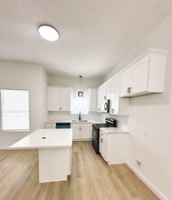 9705 Garcroft St in Houston, TX - Foto de edificio - Building Photo