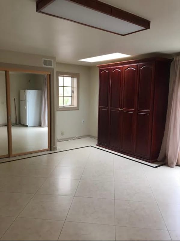 19211 Dodge Ave in Santa Ana, CA - Foto de edificio - Building Photo