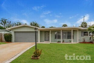 3516 E Roundtree Dr in Cocoa, FL - Building Photo