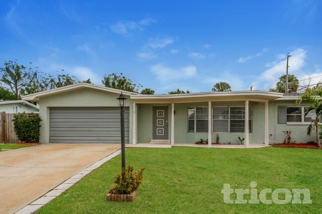 property at 3516 E Roundtree Dr