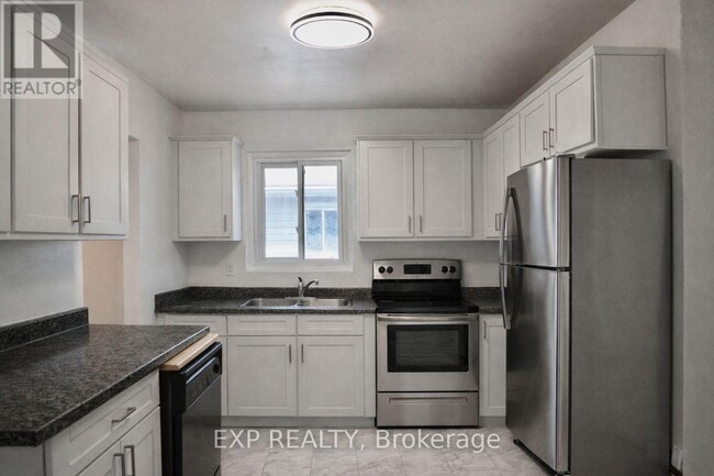 12 Kings Ct in Orillia, ON - Building Photo - Building Photo