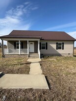 145 Jack Hunt Rd in Tompkinsville, KY - Building Photo