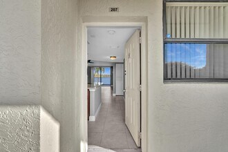 118 Lake Emerald Dr in Oakland Park, FL - Building Photo - Building Photo