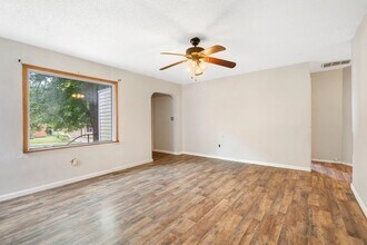 631 S Newton Ave in Springfield, MO - Foto de edificio - Building Photo
