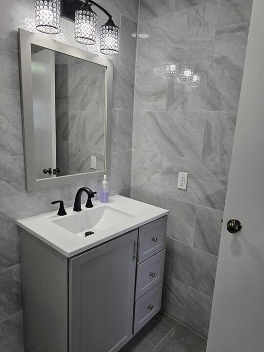 2461 SW 82nd Ave, Unit 103 in Davie, FL - Building Photo