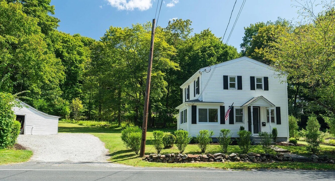 26 Greenwood Ave in Bethel, CT - Building Photo