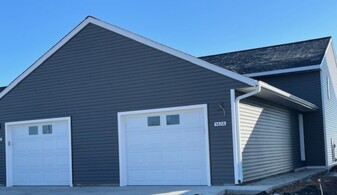 142 Erin Ct, Unit 142A in Nicollet, MN - Building Photo