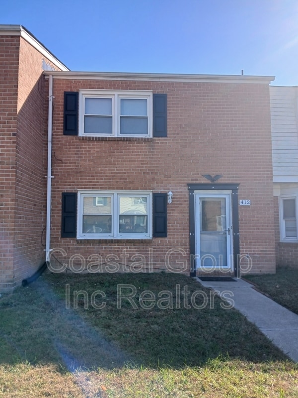 property at 412 Chinaberry Cir