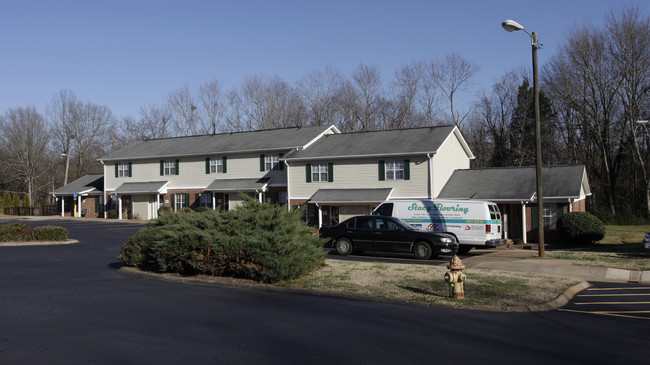 Piedmont Pointe Apartments in Piedmont, SC - Building Photo - Building Photo