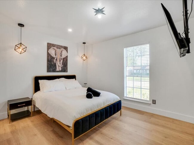 property at 2017 Meadow Lark