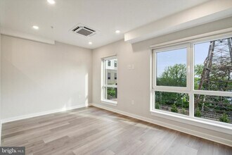 3449 Scotts Ln, Unit A404 in Philadelphia, PA - Building Photo - Building Photo