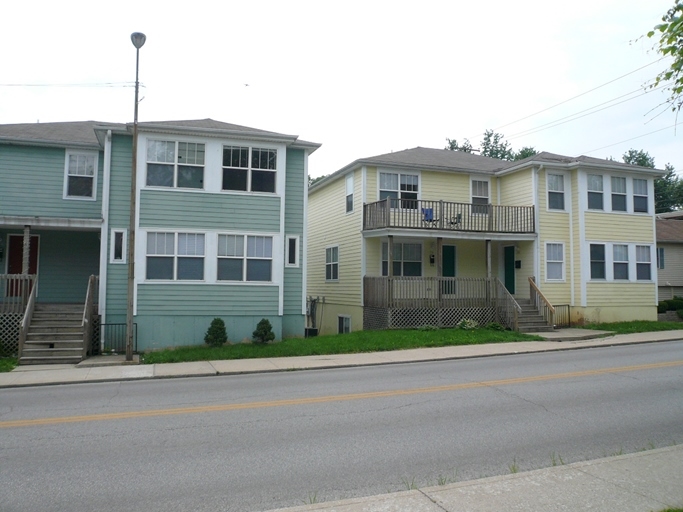 314-411 E 10th St in Bloomington, IN - Building Photo