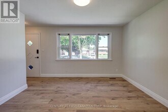 1805 Whitehall Dr in London, ON - Building Photo - Building Photo