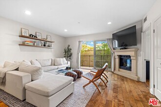 8238 W Manchester Ave in Los Angeles, CA - Building Photo - Building Photo