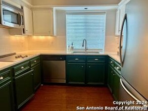 2615 Inwood View Dr in San Antonio, TX - Building Photo - Building Photo