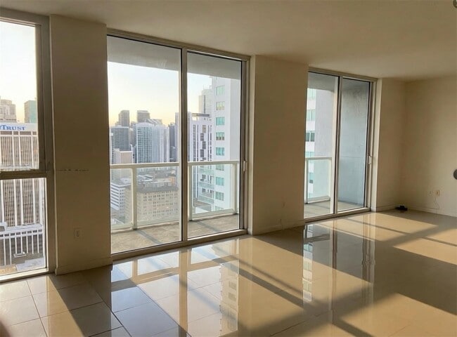 244 Biscayne Blvd, Unit 3305 in Miami, FL - Building Photo - Building Photo