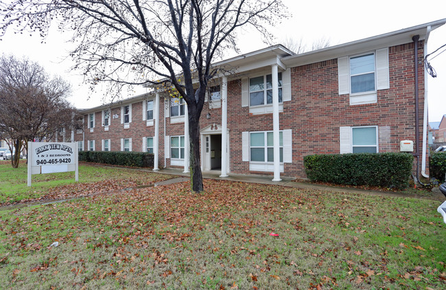 Park View Apartments in Denton, TX - Building Photo - Building Photo