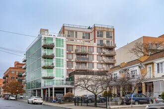 390 Kings Hwy in Brooklyn, NY - Foto de edificio - Building Photo
