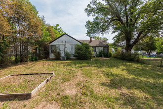 1735 N Chautauqua St in Wichita, KS - Building Photo - Building Photo