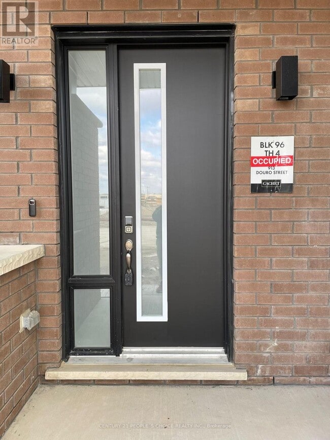 913 Douro St in Stratford, ON - Building Photo - Building Photo