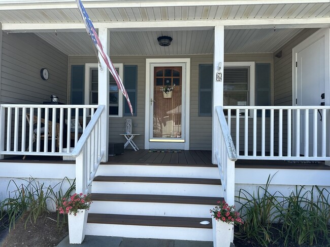 6 Adams St in Hull, MA - Foto de edificio - Building Photo