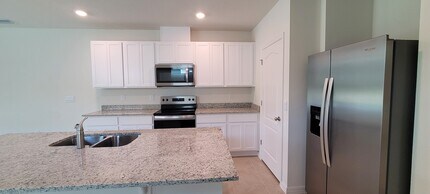 316 Pelham Park Dr in DeLand, FL - Building Photo - Building Photo