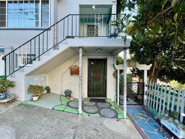 475 Newton Ave, Unit 475 in Oakland, CA - Building Photo - Building Photo