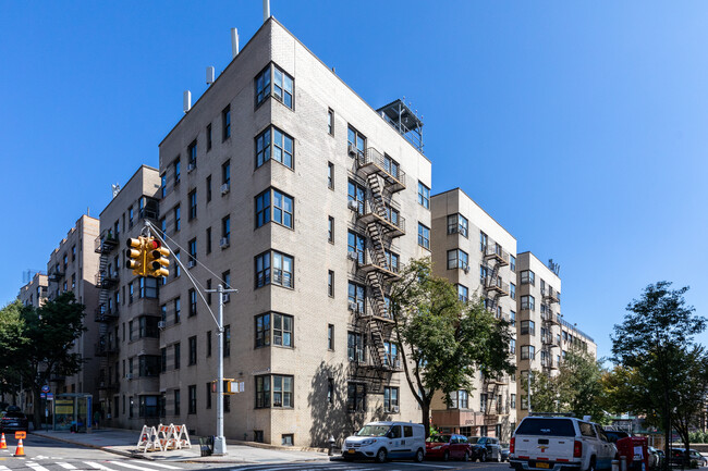 690 Fort Washington in New York, NY - Building Photo - Primary Photo