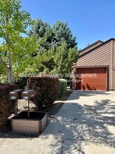 875 N Gossett Pl in Boise, ID - Building Photo - Building Photo