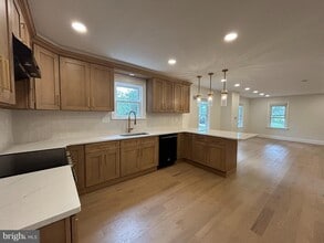 5 Locust St in West Chester, PA - Building Photo - Building Photo