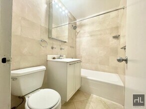 1 Bed, 1 Bath Apartment –Fourth Avenue in New York, NY - Building Photo - Building Photo