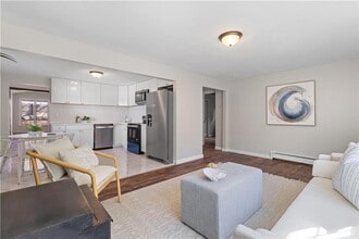 400 Schooner Ave in Jamestown, RI - Building Photo - Building Photo