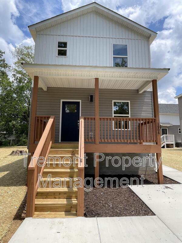property at 1904 Lynnbrook Ave