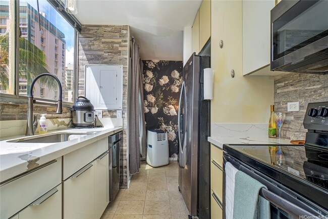 444 Nahua St in Honolulu, HI - Building Photo - Building Photo
