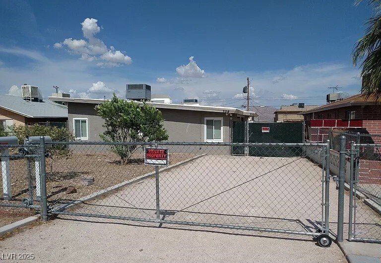 710 N 10th St in Las Vegas, NV - Building Photo