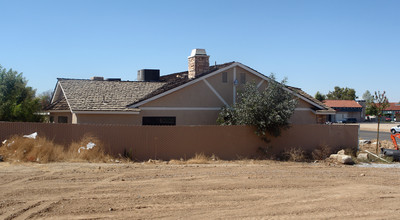 15011 Bear Valley Rd in Hesperia, CA - Foto de edificio - Building Photo