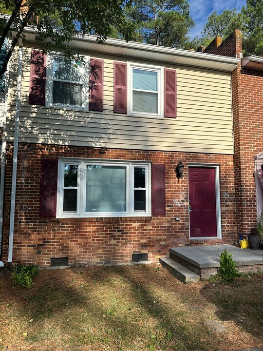 302 Carroll Dr in Stephens City, VA - Foto de edificio