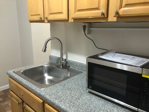 165 W 48th St, Unit 1 in Bayonne, NJ - Foto de edificio - Building Photo