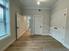 157 Everett St in Boston, MA - Building Photo - Building Photo