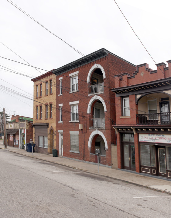 2846 Broadway Ave in Pittsburgh, PA - Building Photo