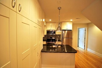 53 Fort Ave, Unit 3 in Boston, MA - Foto de edificio - Building Photo