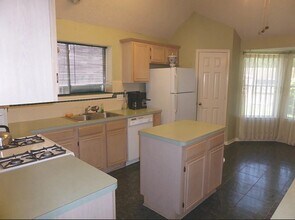 12530 Meadowglen Dr in Stafford, TX - Foto de edificio - Building Photo